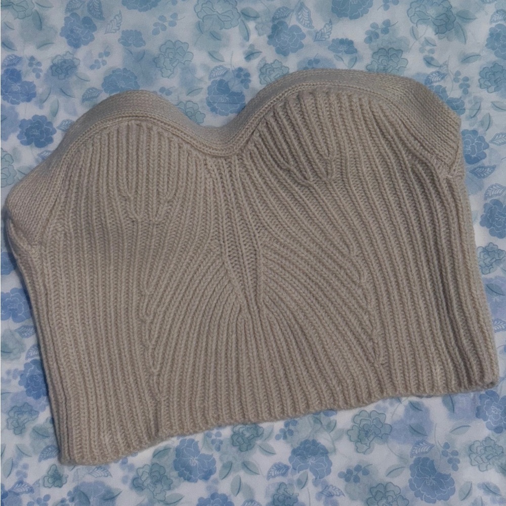 Free People Cable Knit Crop Top. Size Small. EUC. Cream.